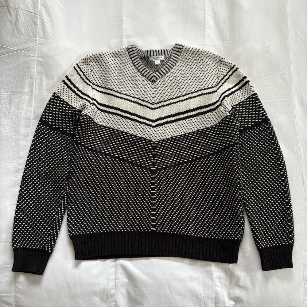 Saks Fifth Avenue Black&White Sweater Size Medium